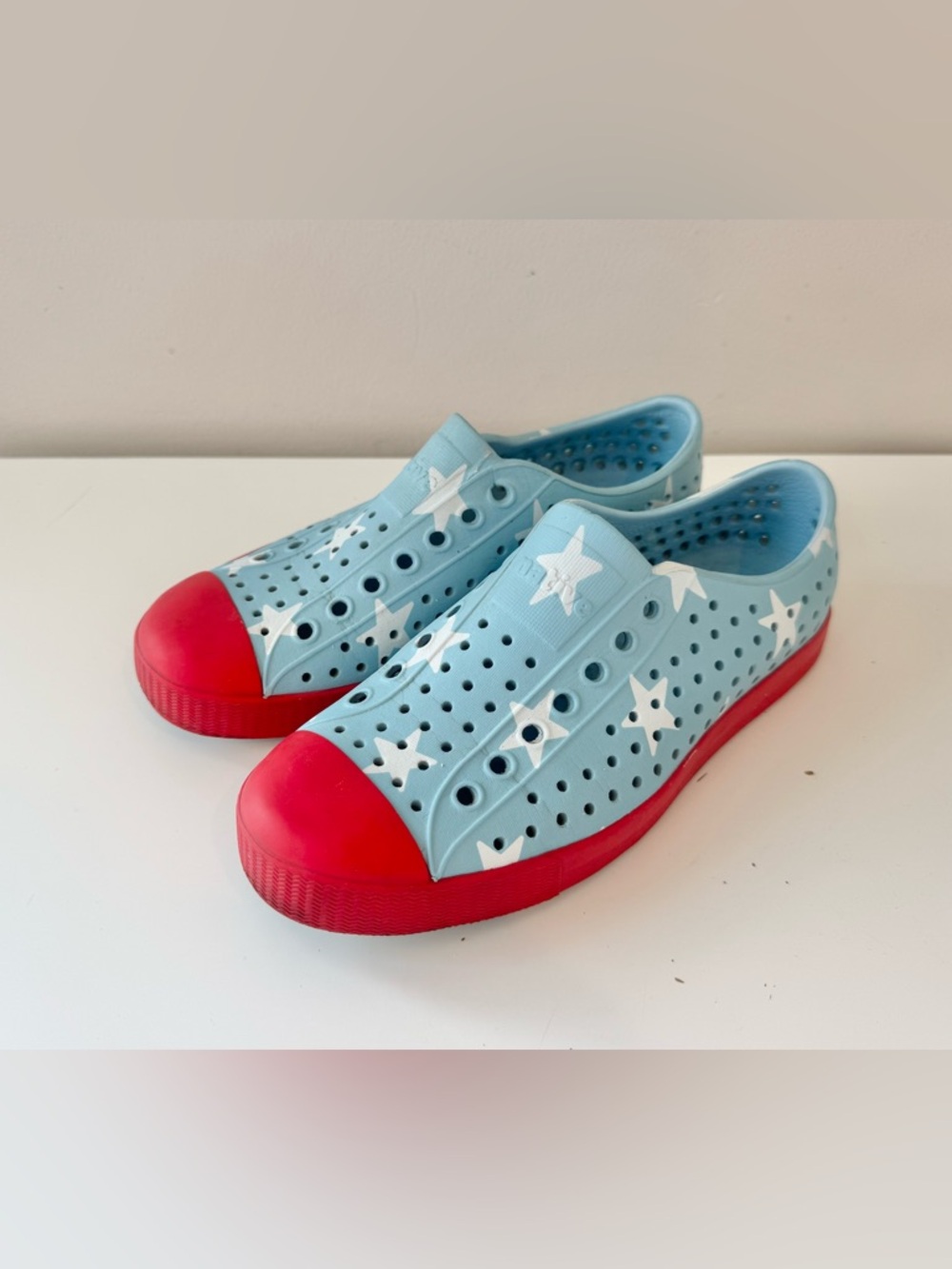 Native Jefferson Sz M3/W5 about Y3 Slip On Blue Red White Star